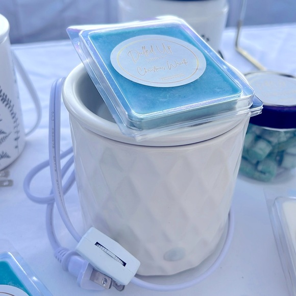 White Ceramic Electric Wax Warmer | Includes 1 Soy Wax Melt | Home Fragrance - Picture 2 of 2